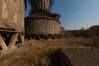 Erivan 'da terk edilmiş bir enerji santralinin bölgesi.