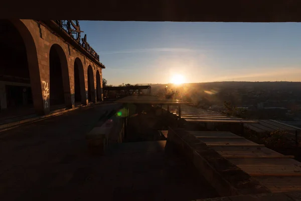 Edificio Abandonado Con Vistas Montaña —  Fotos de Stock