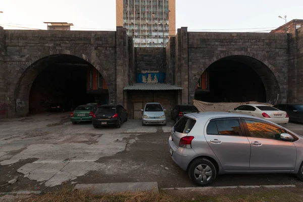 Aparcamiento Cerca Del Túnel Peatonal —  Fotos de Stock