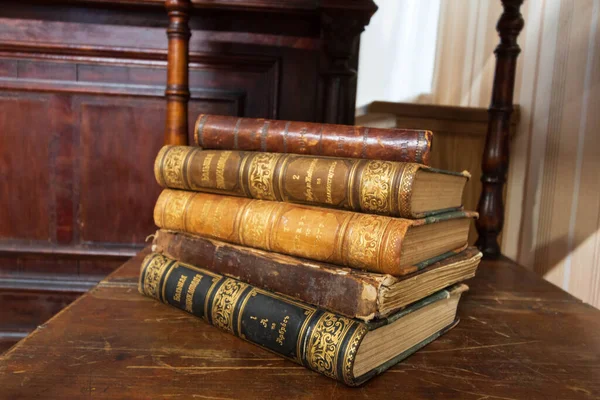 Velhos Livros Caros Estão Uma Pilha — Fotografia de Stock