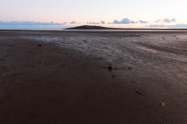 Kırım 'da akşam kumsalda