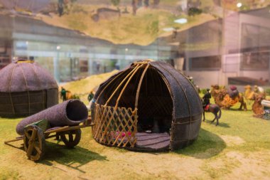 Ahşap bir evde eşyalar