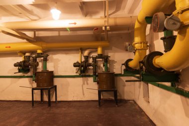 Terk edilmiş bir sığınakta oda