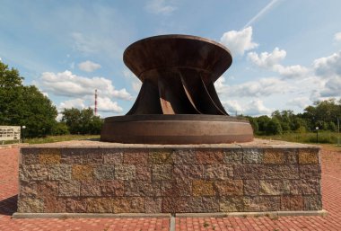 Bir kaidede büyük bir kase