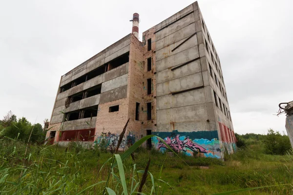 Εγκαταλελειμμένο Κτίριο Συνεργείου Στο Εργοστάσιο — Φωτογραφία Αρχείου