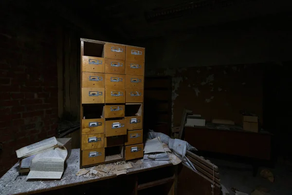 Salle Laboratoire Abandonnée Avec Étagères — Photo