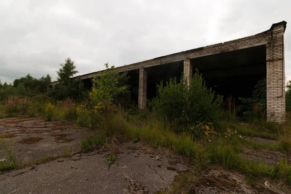 Die Überreste Eines Verlassenen Gebäudes — Stockfoto