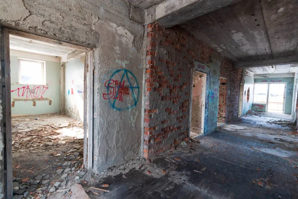 Pokój Pustym Opuszczonym Budynku — Zdjęcie stockowe