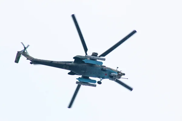 Голубой Вертолет Голубом Небе — стоковое фото