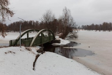 Tikhvin şehrinden akan nehir.