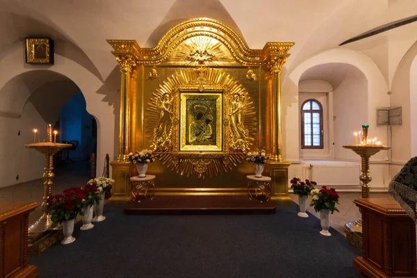 Иконостасы Внутри Православной Церкви — стоковое фото