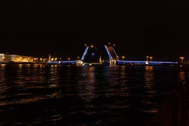 St. Petersburg 'da köprüler kuruldu