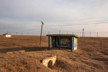 SSCB 'nin varoşlarındaki otobüs durağı.