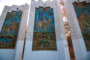 Doğu tarzında eski Sovyet heykeli