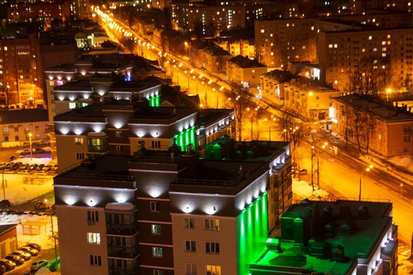 İzhevsk şehrinin gece sokakları