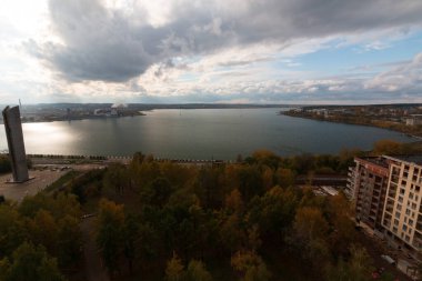 İzhevsk ve gölet manzarası