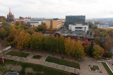 İzhevsk ve gölet manzarası