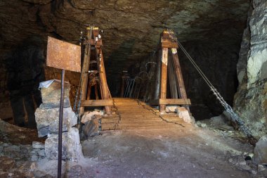 Samara 'da bir mağarada köprü