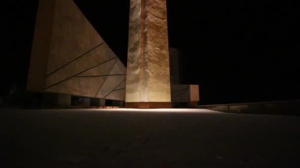 Φωτεινή Αναμνηστική Στήλη Νύχτα — Αρχείο Βίντεο