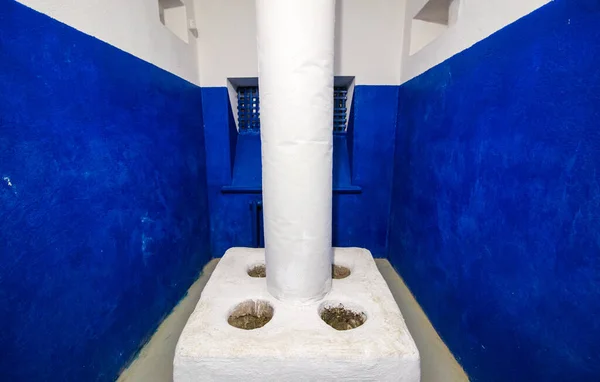 감옥에 화장실 — 스톡 사진