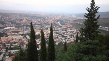 Tbilisi görünümünü bir yükseklikten