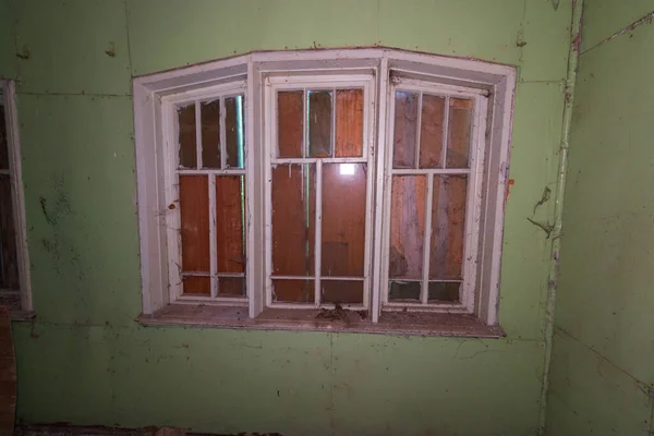 Quarto Uma Casa Madeira Abandonada — Fotografia de Stock