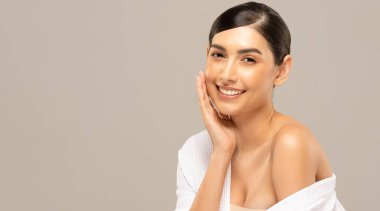 Güzel Asyalı kadın portresi. Cilt bakımlı ve sağlıklı..