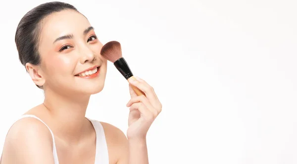 Belleza Mujer Asiática Sostener Maquillaje Cepillo Alegre Con Maquillaje Cepillo —  Fotos de Stock
