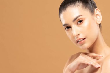 Güzel Asyalı kadın portresi. Cilt bakımlı ve sağlıklı..