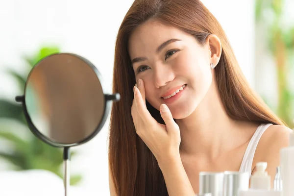 Bellezza Asiatico Donna Make Faccia Mattina — Foto Stock