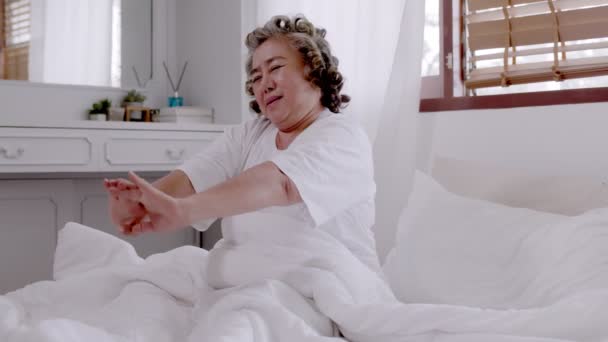 Asian Elderly Woman Wake Happy Bedroom — Stock Video