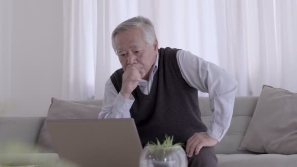 Asian Elderly Man Working Job Computer Living Room — Stock Video