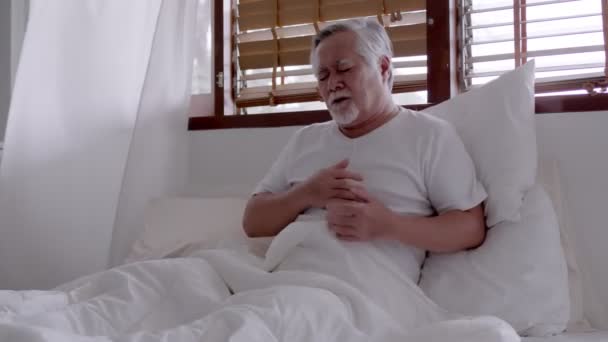Пожилой Азиат Боль Сердце Болезни Сердца Постели — стоковое видео