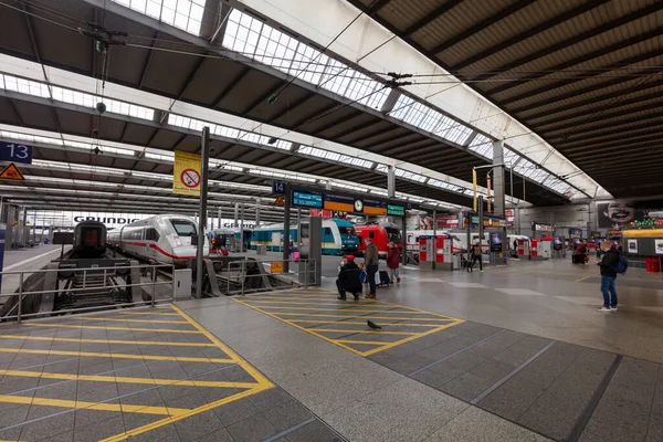 Bijna Leeg Centraal Station München Duitsland Tijdens Lente Coronavirus Covid — Stockfoto