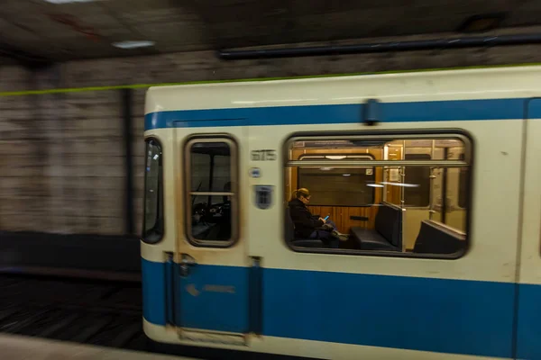 Estación Metro Casi Vacía Sendlinger Tor Reconstrucción Con Viejo Tren — Foto de Stock