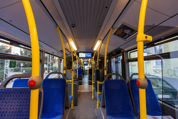 Een Bijna Lege Nieuwe Bus München Het Voorjaar Van 2020 Rechtenvrije Stockafbeeldingen