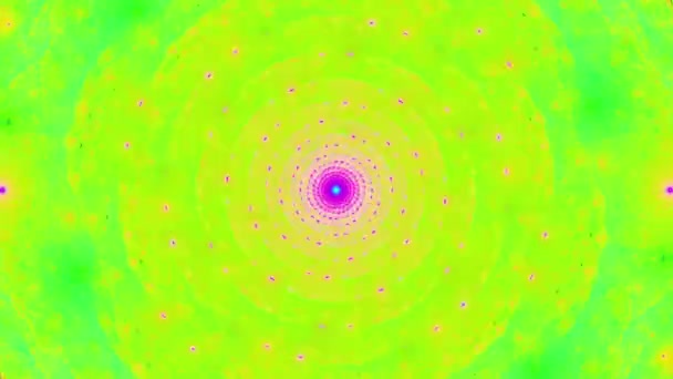 アブストラクト4Kループ可能なビデオで 細部のトリッピーな輝く螺旋状の花のような装飾パターンを持ち 鮮やかな色の変化に輝く催眠光学スターのような幻想を作り出します — ストック動画