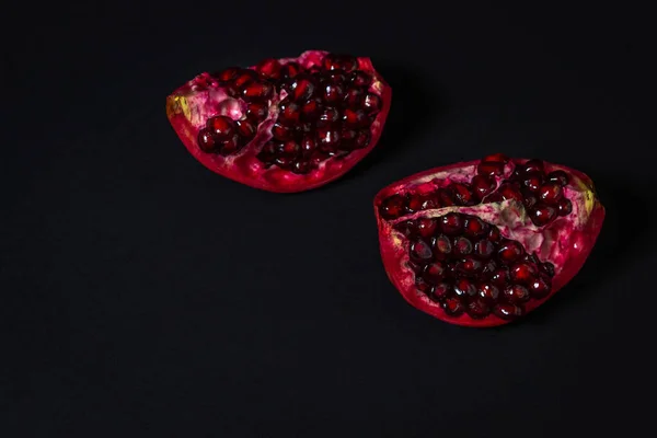 Pomegranate Black Background Cut Pomegranate Red Fruit — Stock Photo, Image