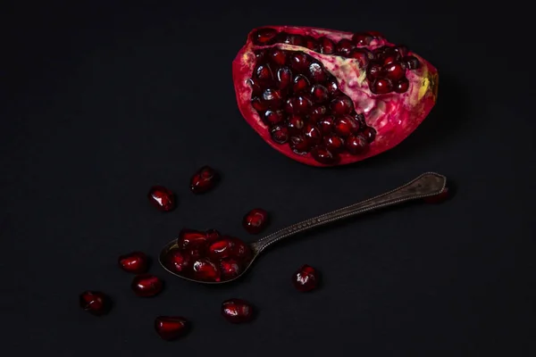 Pomegranate Black Background Cut Pomegranate Red Fruit Pomegranate Full Spoon — Stock Photo, Image