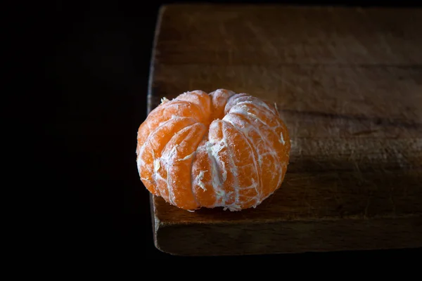 Tangerina Descascada Uma Superfície Madeira Frutas Cítricas Tangerina Sem Casca — Fotografia de Stock