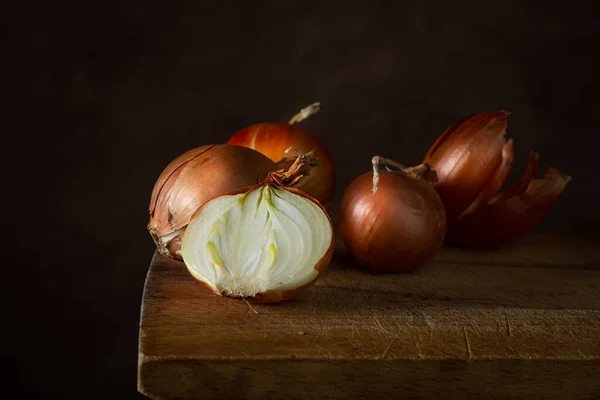 Onions Wooden Surface Healthy Vegetables Whole Halves Onions Lie Next — Stock Photo, Image