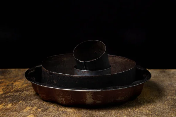 Eski Fırın Tabakları Pasta Katmanları Için Formlar Yemeği Çatal Bıçak — Stok fotoğraf
