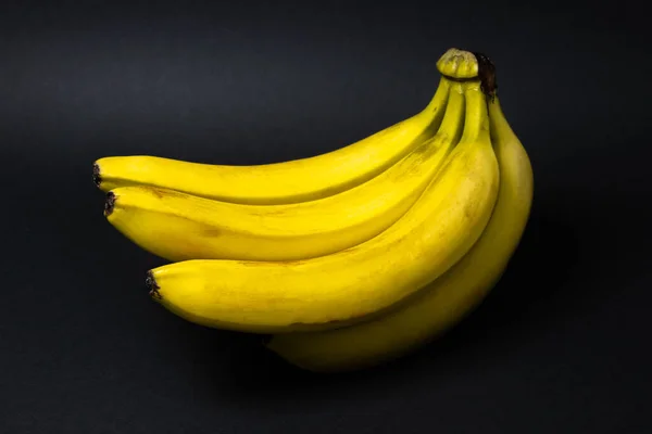 Bananen Een Zwarte Achtergrond Gezond Eten Bananenbos — Stockfoto