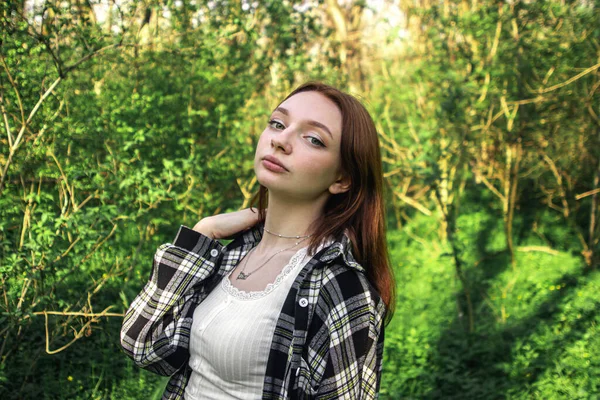 Portrait Young Girl Background Nature Walk Nature Girl Red Hair — Stock Photo, Image