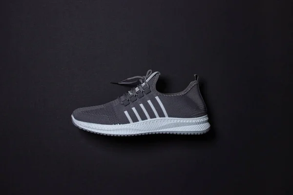 Baskets Grises Sur Fond Noir Chaussures Sport Concept Mode Vie — Photo