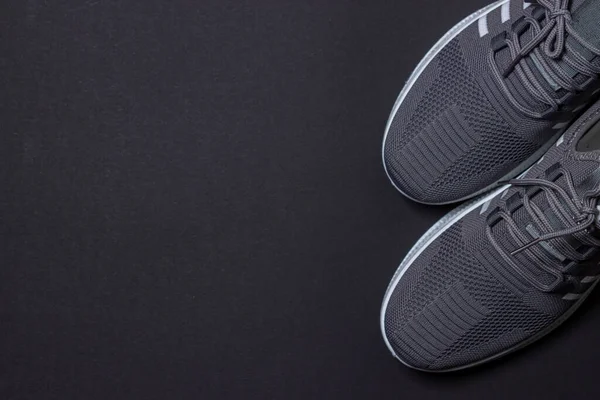Сірі Кросівки Чорному Тлі Спортивне Взуття Концепція Здорового Способу Життя — стокове фото