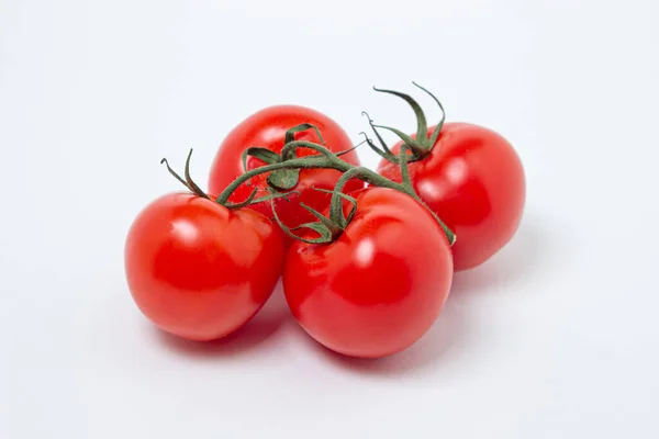 Tomates Uma Videira Fundo Branco Legumes Frescos Saudáveis Tomate Maduro — Fotografia de Stock