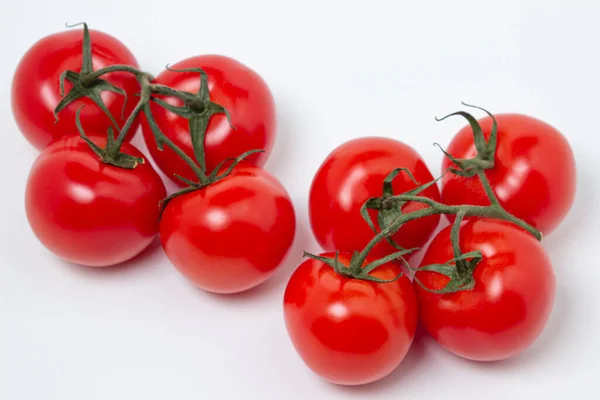 Tomates Sur Une Vigne Sur Fond Blanc Légumes Frais Sains — Photo