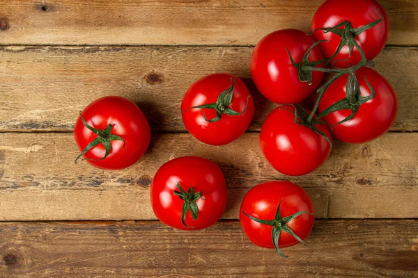 Tomates Fundo Madeira Tomates Maduros Frescos Produtos Hortícolas Saudáveis — Fotografia de Stock