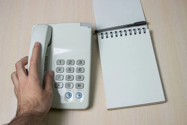 Kantoorwerk Bedrijfsontwikkelingsconcept Verhoogde Verkoop Verkoopmanagement Hand Pakt Telefoon — Stockfoto